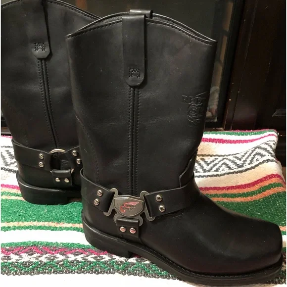 RED - WINGS 🪽BOOTS - Picture 2 of 16